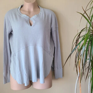 We the free women's waffle knit v -neck top long sleeve sz.Large